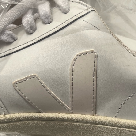VEJA V12 Leather Extra White US 7 | EU 38 - Picture 11 of 12